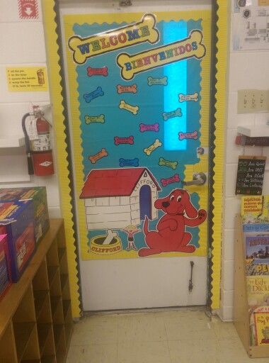 Clifford door Clifford Classroom Theme, Theme Classroom, Kindergarten Ideas, Classroom Bulletin Boards, Classroom Theme, Future Classroom, Classroom Themes, School Projects, Bulletin Boards