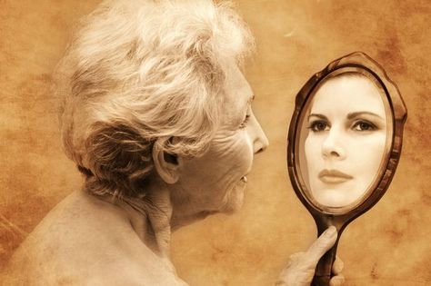 Prevent Aging Job 33, Mirror Drawings, Prevent Aging, Old Woman, Old Age, Aging Gracefully, Look In The Mirror, Female Images, Middle Ages