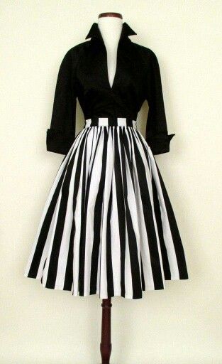 Black and White Audrey Hepburn Look Paris Skirt, Hepburn Style, Lauren Bacall, Retro Mode, Black And White Stripes, 50s Fashion, 1950s Fashion, 가을 패션, Mode Vintage