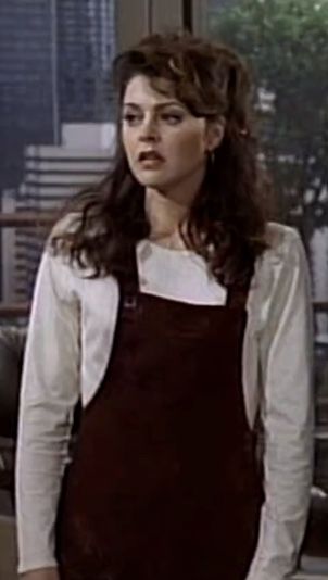 frasier (1995) Daphne Moon Outfits, Daphne Frasier, Sitcom Fashion, Daphne Moon, Moon Outfits, Sister Aesthetic, Jane Leeves, 90s Sitcoms, Full Outfits