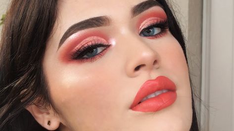 Color of the year - Living Coral makeup #makeup #eyeshadow #color Coral Pink Eyeshadow Looks, Coral Eyeshadow, Teal Eyeshadow, Coral Makeup, Makeup Artist Portfolio, Glam Eye Makeup, Coral Outfit, Cute Eyeshadow Looks, Acrylic Organizer Makeup