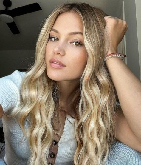 Olivia Holt, A Fan, Sloth, The Netherlands, Netherlands, Instagram Profile, Blonde, Fan, Instagram