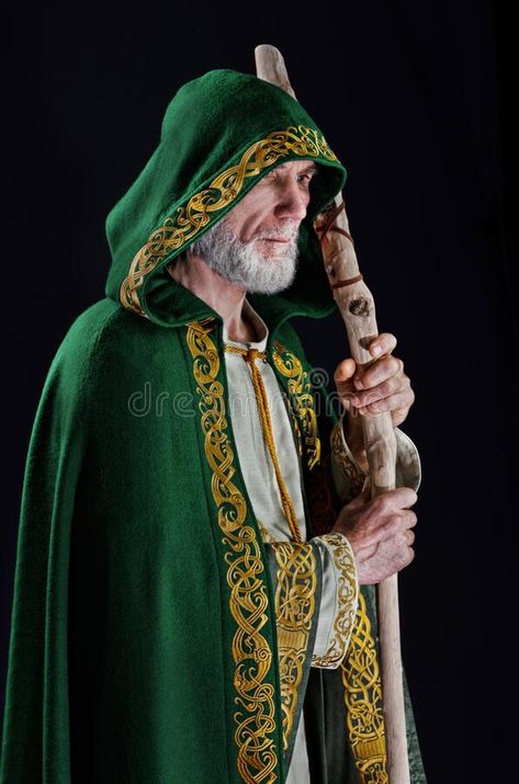 Druid Robes, Wizard Clothing, Druid Costume, Holding Staff, Wizard Robe, Old Wizard, Green Cloak, Female Costumes, Magic Staff