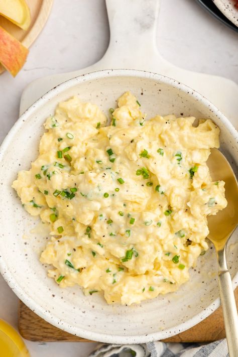 Anthony Bourdain Scrambled Eggs with Sour Cream Recipe (The BEST!) Scrambled Eggs With Sour Cream, Creamy Scrambled Eggs, Scrambled Eggs Recipe, Sour Cream Recipes, Anthony Bourdain, Breakfast Tacos, Egg Dish, Egg Breakfast, Breakfast Items