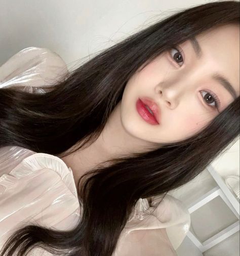 Makeup Asia, V Shape Face, Japanese Makeup, Glowing Makeup, Soft Makeup, Asian Makeup, Pretty Selfies, Pretty Makeup, Cute Makeup