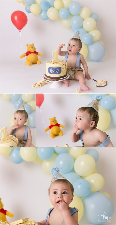 Winnie The Pooh 1st Birthday, Pooh Bebe, Pooh Cake, Cake Smash Theme, 2nd Birthday Party For Boys, Winnie The Pooh Cake, First Birthday Cake Smash, 1st Birthday Pictures, 1st Birthday Cake Smash