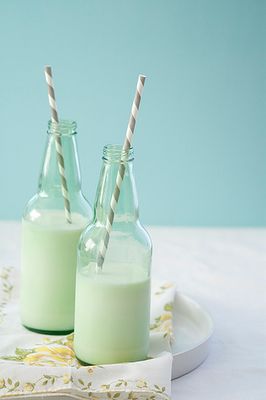 Striped paper straws - Em for Marvelous - Mint Aesthetic, Aesthetic Header, Mint Green Aesthetic, Hijau Mint, Polka Dot Paper, Pastel Mint, Green Power, Drink Milk, Aesthetic Colors