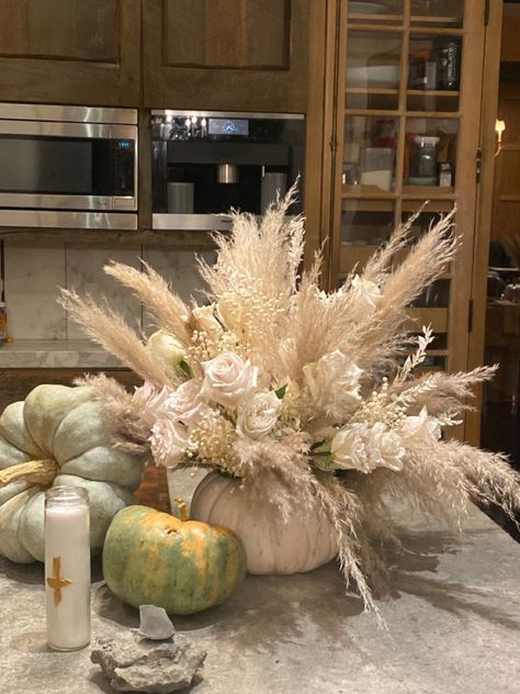 Pampas Grass Pumpkin Centerpiece, Pampas Grass And Pumpkins, Fall Pampas Grass Centerpiece, Boho Pumpkin Centerpieces, Halloween Arrangements, White Pumpkin Centerpieces, Pumpkin Bouquet, Grass Centerpiece, Pumpkin Table Decorations