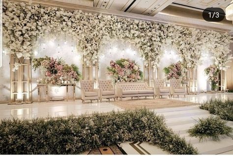 Grand Reception Stage Decor, Pelamin Putih, Nikah Stage, Grand Wedding Stage Decorations, Reception Stage Decoration Backdrops, Dekor Pelaminan, Dekorasi Wedding, Indoor Wedding Decorations, Nikah Decor