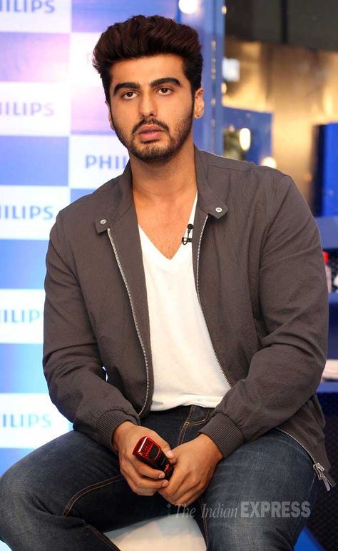 We wonder why Arjun Kapoor is bewildered! #Style #Bollywood #Fashion #Handsome Arjun Kapoor Hairstyle, Malaika Arora Khan, Malaika Arora, Arjun Kapoor, Bollywood Couples, Aesthetic Sky, Man Photography, Style Savvy, Film Producer