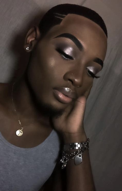 Male Makeup Aesthetic, Male Makeup Looks, Makeup Hombre, Cut Crease Eyeshadow, Male Makeup, Cut Crease, Aesthetic Makeup, Fashion Makeup, Makeup Ideas