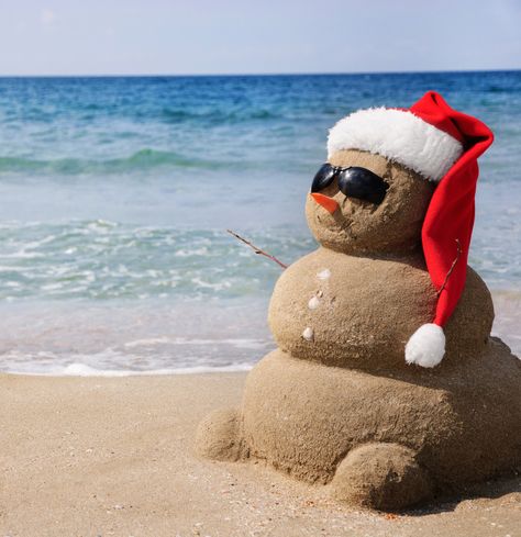 Most traditional Christmas carols emphasize cold weather, all Jack Frost and sleigh rides and snowy days... Christmas On The Beach, Christmas Tropical, Christmas Weather, Welcome December, Christmas At The Beach, California Christmas, Hot Christmas, Port Louis, First Day Of Winter