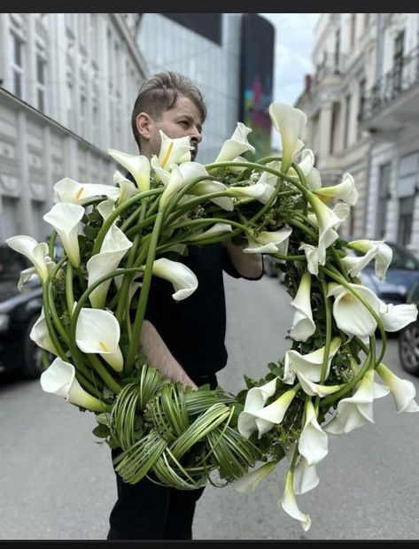 Vine Wreath, Grave Decorations, Memorial Flowers, Sympathy Flowers, Luxury Flowers, Wreath Designs, Ikebana, Floral Art, Romania