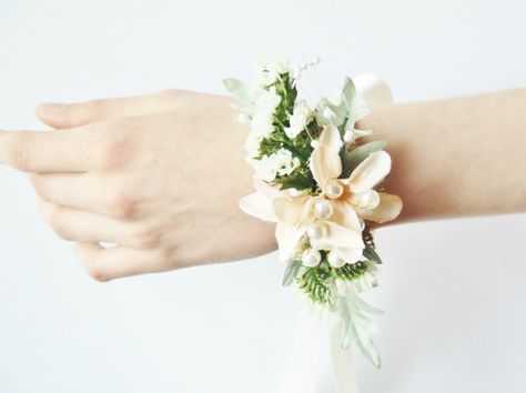 Winter Corsage, Formal Corsage, Rustic Corsage, Silk Flower Corsage, Corsage Ideas, Bridal Corsage, Wedding Corsages, Moissanite Engagement Ring White Gold, Wedding Corsage