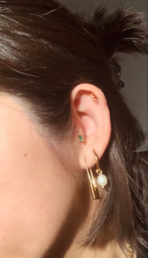 Ear styling jewelry lock earring pearl aethetic lobe cartilage piercing tragus hoop earring piercing Tragus Earrings Hoop, Tragus Hoop, Tiny Cross, Chunky Hoop Earrings, Dangle Hoop Earrings, Tiny Earrings, Cartilage Piercing, Huggie Hoop Earrings, Girls Jewelry