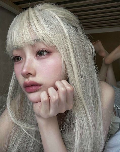 Blonde Asian Girl, Blonde Hair Korean, Avrey Ovard, Blonde Asian, White Blonde Hair, 일본 패션, Douyin Makeup, Hair Reference, Light Hair