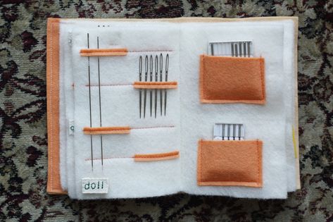 Felt Needle Book, Book Tutorial, Machine Needles, Applique Stitches, Needle Books, Sew Ins, Needle Cases, Sewing Needles, Small Sewing Projects