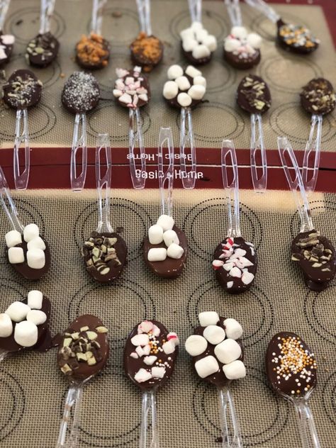 Hot Choc Spoons, Diy Hot Cocoa Stir Sticks, Hot Chocolate Stir Spoons, Hot Coco Spoon, How To Make Chocolate Spoons For Hot Chocolate, Diy Chocolate Spoons For Hot Chocolate, Hot Chocolate Spoons Gift, Hot Cocoa Stirrers Diy, Hot Cocoa Sticks Diy