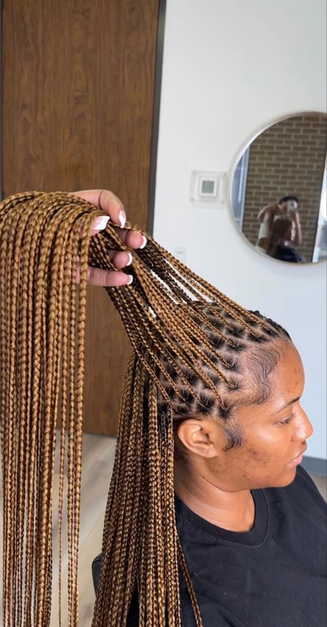 Black With A Touch Of Gold Outfit Women, Gold Braids For Black Women, Godess Breads Hairstyle, Dreamy Hairstyles, Gold Braids, Braid Your Hair, Braiding Hair Colors, Cornrows Natural Hair, Cornrows Braids For Black Women