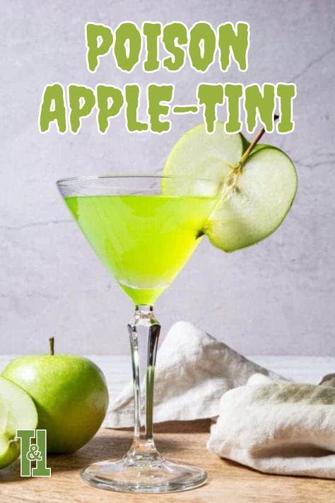 Sip in spooky style with a delicious Halloween acloholic drink! This Poisin Apple-tini will be a hit at your next Halloween party and round out your menu of spooky drinks. #halloweendrinks #halloweencocktails #halloweendrinksalcohol Spooky Drinks, Halloween Themed Drinks, Apple Schnapps, Sour Drink, Julep Recipe, Lemon Juice Uses, Halloween Party Drinks, Halloween Drinks Alcohol, Apple Drinks