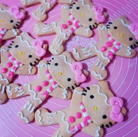 Cute Sanrio Aesthetic, Gingerbread House Ideas, Sanrio Aesthetic, Cute Christmas Cookies, Sanrio Pink, Friends Cake, Cute Sanrio, Charmmy Kitty, Kawaii Cooking