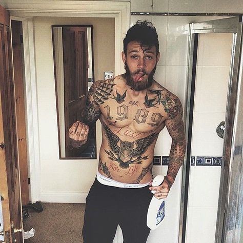 Billy Huxley, Man With Tattoos, Tatto Boys, Chest Tattoo Men, Beard Tattoo, Inked Men, Chest Piece, Old School Tattoo, Chest Tattoo