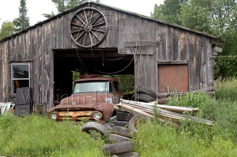 Old barn, truock and tires Old Truck Background, Old Truck Photography, Old Barn Aesthetic, Old Abandoned Factory, Rusty Old Cars Abandoned, Country Barns, Barns Sheds, Farm Houses, Farm Trucks