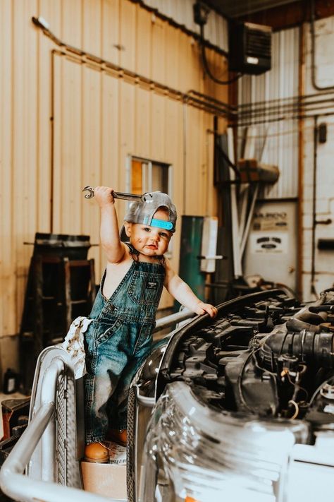 Mechanic Photoshoot, Country Baby Pictures, Baby Mechanic, Western Baby Clothes, Country Baby Boy, Baby Clothes Country, Foto Kids, Western Babies, Baby Boy Photography