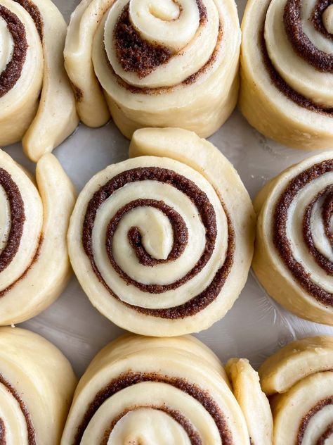 brown butter cinnamon rolls Brown Butter Sage Dinner Rolls, Cinnamon Roll Filling, The Palatable Life, Palatable Life, Butter Cinnamon Rolls, Soft Cinnamon Rolls, Nice Buns, Brown Butter Frosting, Butter Cinnamon