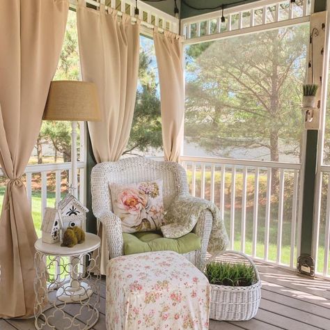 Estilo Shabby Chic, House Deck, Dream Cottage, Shabby Chic Homes, Cottage Homes, Porch Ideas, Shabby Chic Decor, House Inspo, Dream Home Design