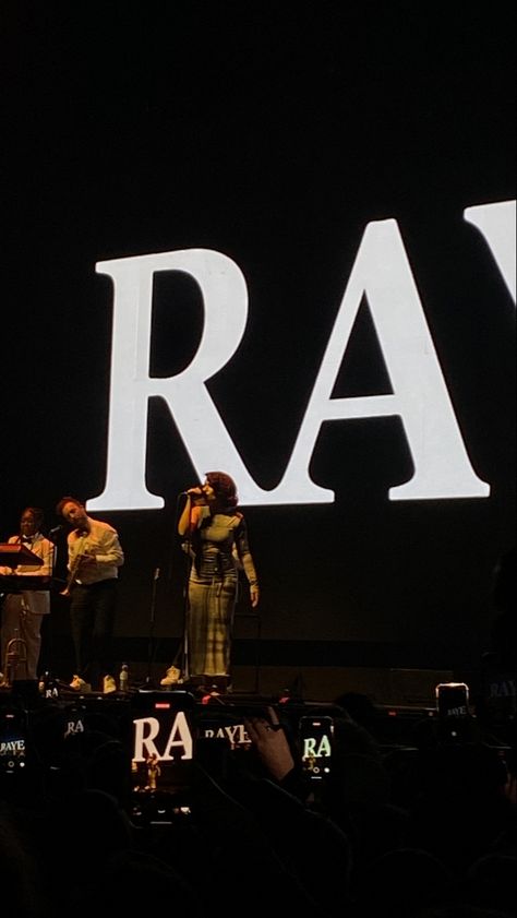 Raye concert, SZA, Amsterdam, ziggo dome, aesthetic, vibes, photo ideas, insta feed, music, singing Raye Concert Outfit, Raye Concert, Raye Aesthetic, Music Singing, Room 2023, Black Mascara, Insta Feed, Aesthetic Vibes, Concert Outfit