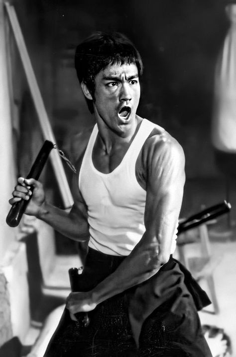 The Way Of The Dragon (1972, Bruce Lee) Bruce Lee Workout, Bruce Lee Kung Fu, Way Of The Dragon, Crow Movie, Review Film, Bruce Lee Art, Bruce Lee Martial Arts, Martial Arts Instructor, Bruce Lee Photos