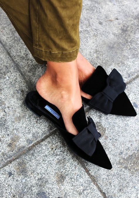 PRADA Mule Flats, Chic Shoes, Stil Inspiration, Fabulous Shoes, Shoe Lover, Shoe Obsession, Suho, Beautiful Shoes, Flat Shoes