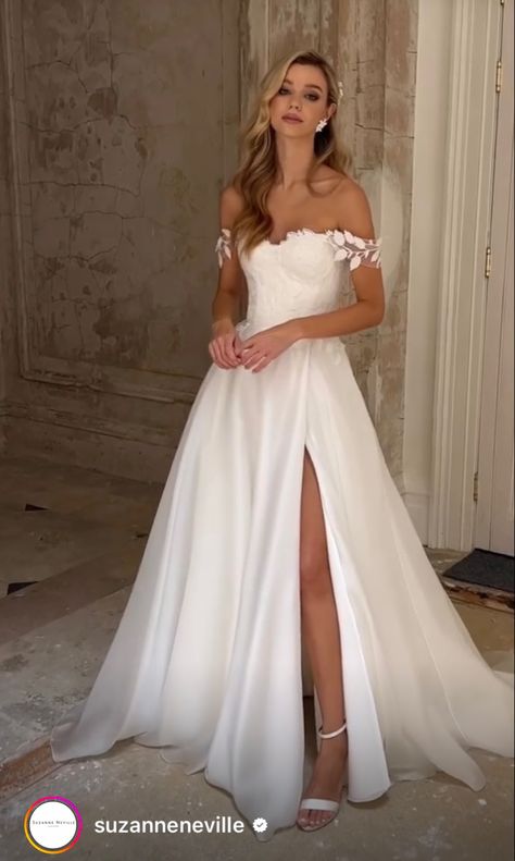 Wedding Dresses Boat Neckline, Wedding Dress Classic Elegant Romantic, Wedding Dresses For Hip Dips, Wedding After Party Outfit Bridesmaid, Simple Wedding Dress Elegant Satin, Low Back A Line Wedding Dress, Wedding Dresses With Slits, Square Neck Line Wedding Dresses, Simple Wedding Dress Big Bust