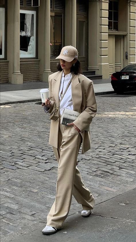 Looks Adidas, Elegant Classy Outfits, High Waisted Dress Pants, Professional Outfits Women, Business Outfits Women, Yoga Clothing, Fitness Clothing, Suit Style, After Hours