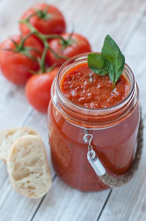 Delicious tomato sauce that can be used on fresh pasta, pizza, meatballs, veal, etc. A versatile sauce that works as a base for so many meals. Tomato Sauce Pasta, Tomato Farm, Cooking Onions, Italian Tomato Sauce, Pizza Roll, Nutritious Foods, Tomato Pasta Sauce, Sauce Pasta, Veggie Tales