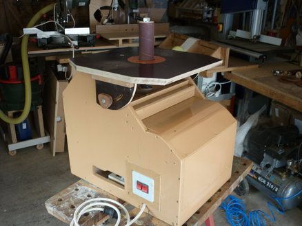 OSCILLATING SPINDLE SANDER Oscillating Spindle Sander, Diy Drum, Diy Drums, Wood Jig, Drum Sander, Spindle Sander, Woodworking Equipment, Making Wooden Toys, Wood Magazine