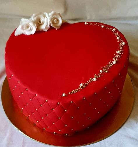 Heart Cake For Anniversary, Red Heart Cake Birthday, Anniversary Cake Heart Shape, Heart Cake Designs Birthday, Red Cake Designs Birthday, Heart Shape Cake Designs, Red Heart Cake, Heart Cake Design, Anniversary Cake Designs