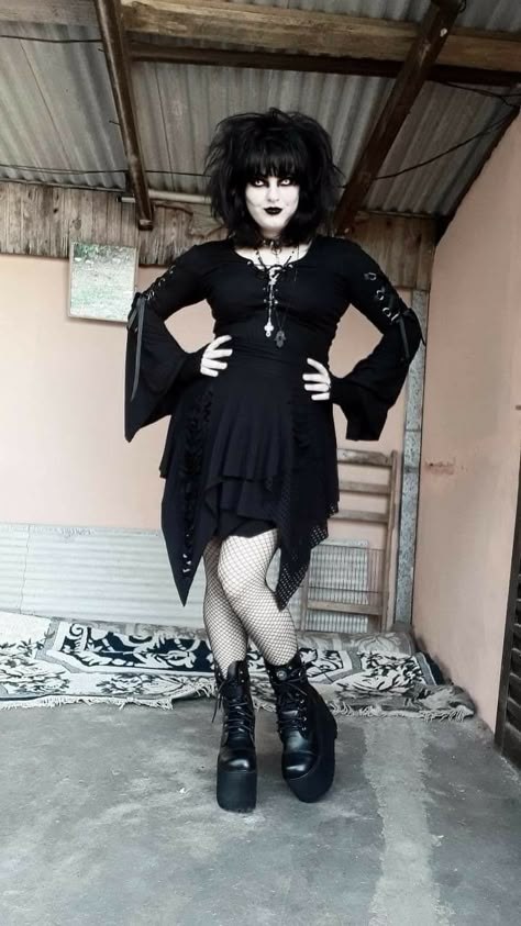 Trad Goth Fashion, Outfit Ideas Goth, Styl Goth, Trad Goth Outfits, Goth Outfit Inspo, Chica Punk, Traditional Goth, Goth Fits, Goth Outfit Ideas