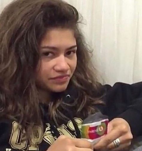 Clumsy Girl, Mode Zendaya, Zendaya Style, رعب نفسي, Joseph Quinn, Face Aesthetic, Reaction Face, Zendaya Coleman, Funny Profile Pictures