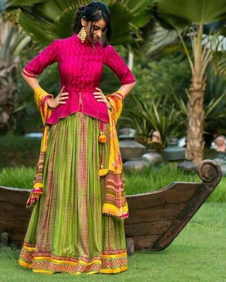 Choli Blouse Design, Long Blouse Designs, Blouse Lehenga, Blouse Designs Catalogue, Lehenga Blouse Designs, Blouse Design Images, Choli Designs, Blouse Designs Silk, Indian Gowns Dresses