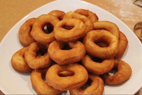 Beignet Recipe, Canada Food, Donut Dessert, Desserts With Biscuits, Doughnut Recipe, Tempura, Onion Rings, Beignets, Yummy Cookies