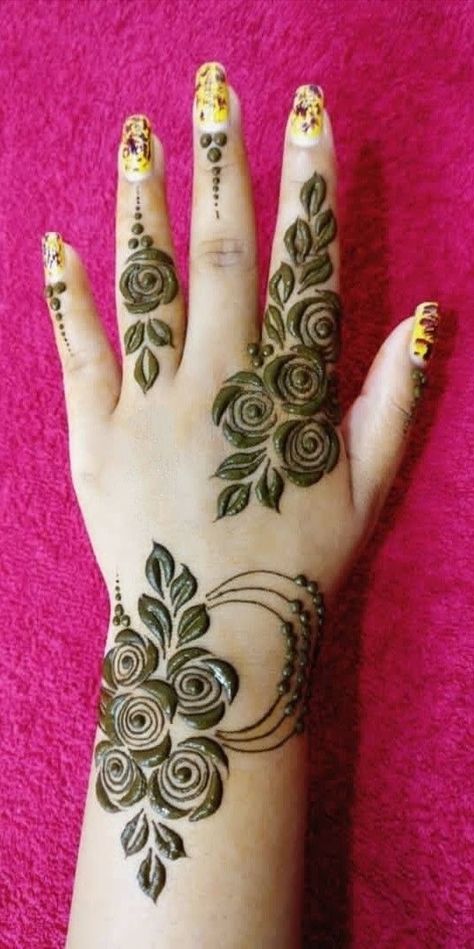 Bold Mehndi Designs Back Hand, Mehedi Design, Henna Inspired Tattoos, Mehndi Design Pictures, Inspired Tattoos, Crochet Strawberry, Latest Simple Mehndi Designs, Mehndi Art Designs, Best Friends Forever Quotes