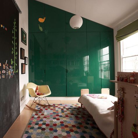 Green gender-neutral kids’ rooms « Growing Spaces Cleaning White Walls, Gender Neutral Kids Room, Neutral Kids Room, Children's Bedroom Ideas, Townhouse Interior, Georgian Townhouse, Georgian Homes, Green Interiors, Bedroom Green