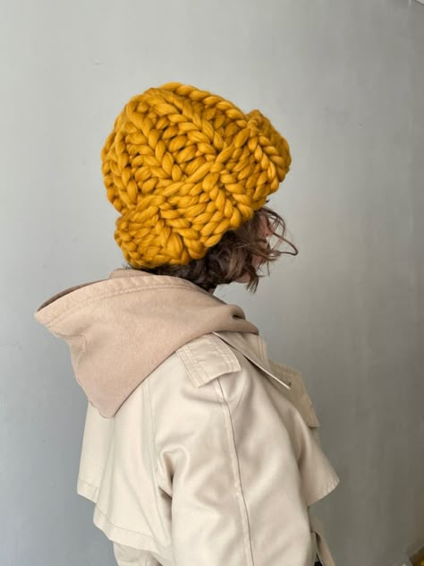 Chunky Knit Bucket Hat, Chunky Yarn Beanie, Chunky Yarn Hat, Hairstyles With Beanies, Hats For Short Hair, Chunky Winter Hat, Cute And Easy Hairstyles, Chunky Knit Beanie, Super Chunky Knit