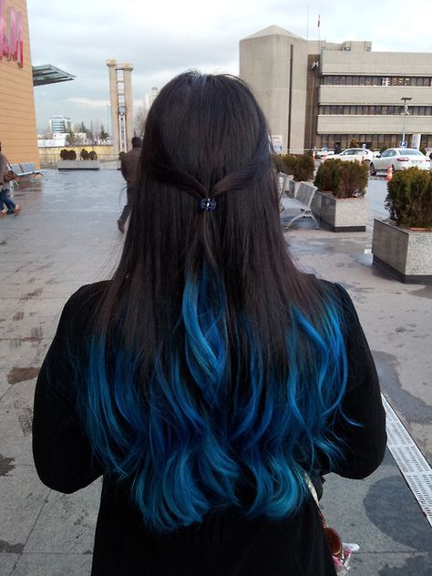 blue ends #hair Blue Dip Dye Hair, Blue Tips Hair, Dyed Ends Of Hair, Blue Brown Hair, Dyed Tips, Hair Dye Tips, Dyed Hair Pastel, Blue Black Hair, Dyed Hair Blue