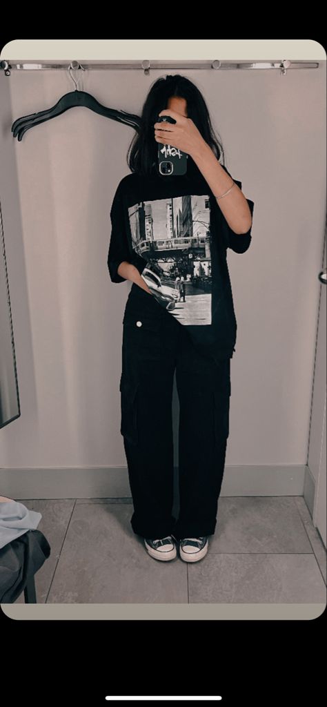 Baggy Outfit Woman Aesthetic, Casual Outfits Oversized Tshirt, Cool Oversized Outfits, Black Baggy Clothes Aesthetic, Black Baggy Outfit Aesthetic, Oversize Clothes Aesthetic, Oversized T Shirt And Sweatpants Outfit, Oversized T Shirt For Women, Oversized Tshirt Outfit Style