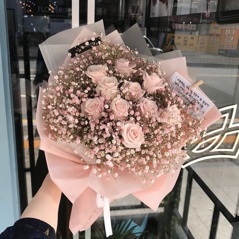 MJ on Twitter: "how to order this from your local florist: pale pink spray roses, pink wax flower, and million star baby’s breath. Arranged as a nose gay, wrapped in cellophane with a bow 🥰 you’re welcome!… https://t.co/GHk8QyNA0P" Pink Spray Roses, Pink Flower Bouquet, Seni 2d, Boquette Flowers, Wax Flowers, Flowers Bouquet Gift, Flower Therapy, Beautiful Bouquet Of Flowers, Beautiful Flower Arrangements