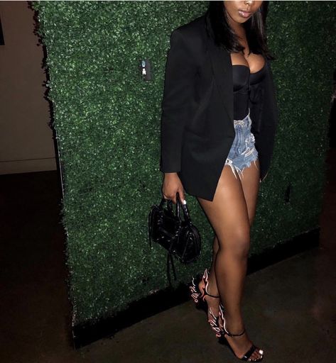 Summer Club Outfits Night Black Women, Flame Shoes, Summer Vegas Outfit, Fashionshow Runway, Jean Short Outfits, Runway Model, Vegas Outfit, Heels Outfits, Shorts Outfit