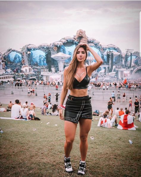 Instagram Look Lollapalooza, Music Festival Photography, Tomorrowland Outfit, Lollapalooza Outfit, Festival Attire, Festival Outfits Rave, Look Festival, Music Festival Fashion, Outfits Rave